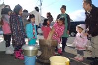 みんなで礼拝と餅つきランチ