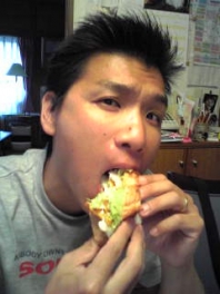 バーガー食べてるで